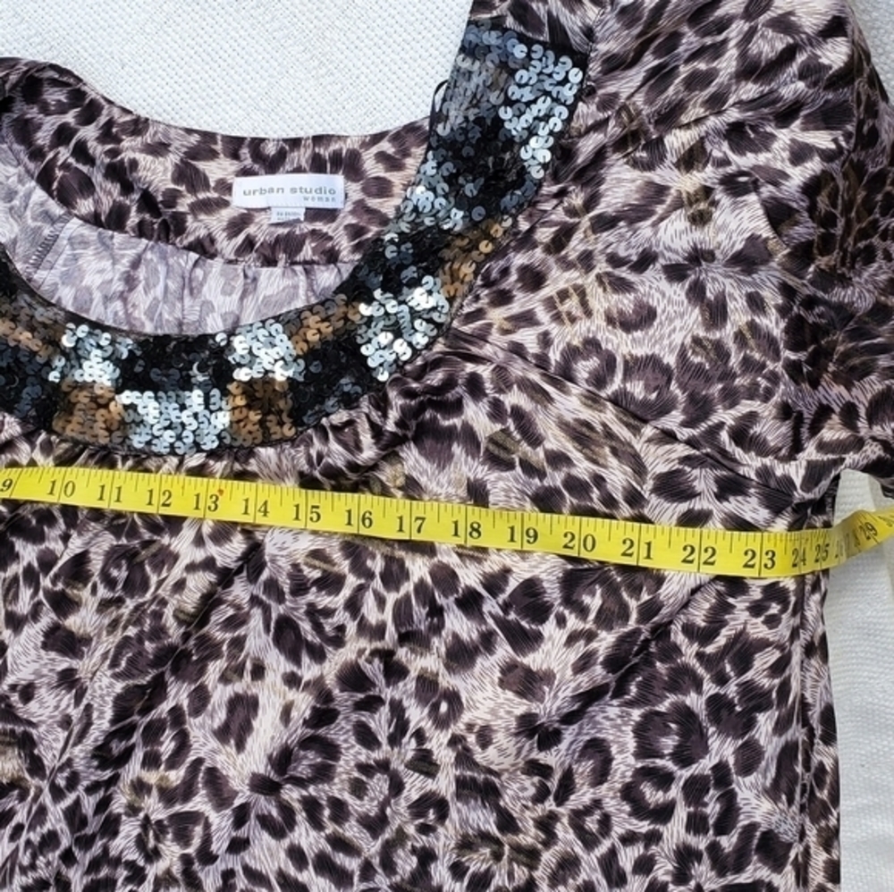 Leopard Print Sequin Tee 2x - image 5